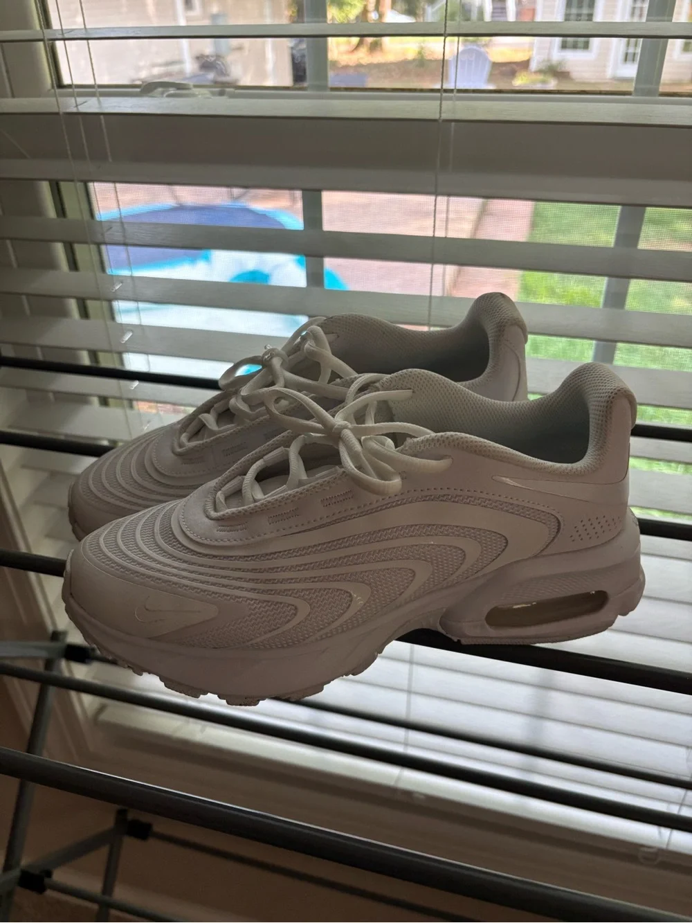 Nike Air Max - White size 8